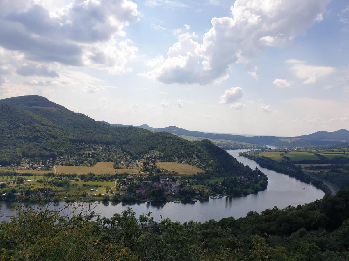 Гостевой дом Garsoniera V Roddinem Dome Dubice Экстерьер фото